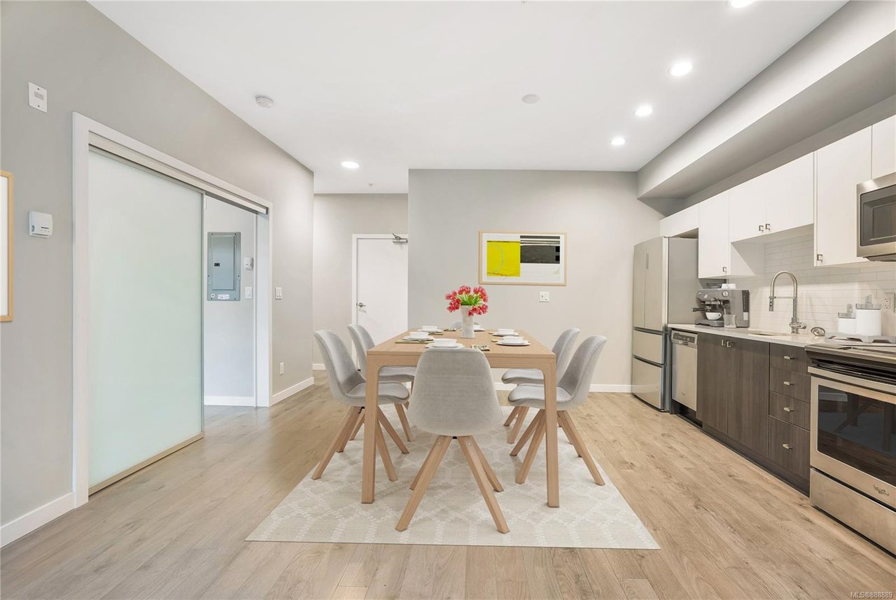 210-767 Tyee Rd
