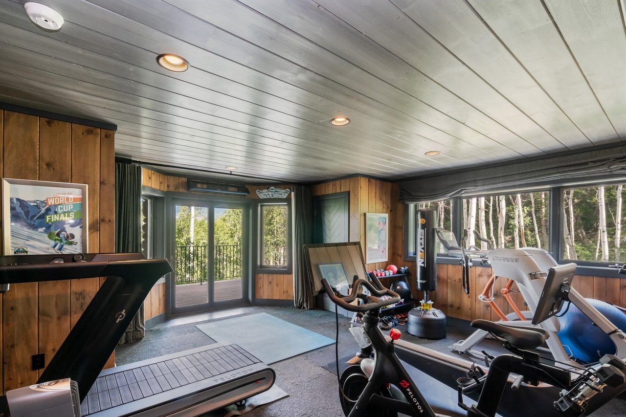 1145 Pilgrim Drive