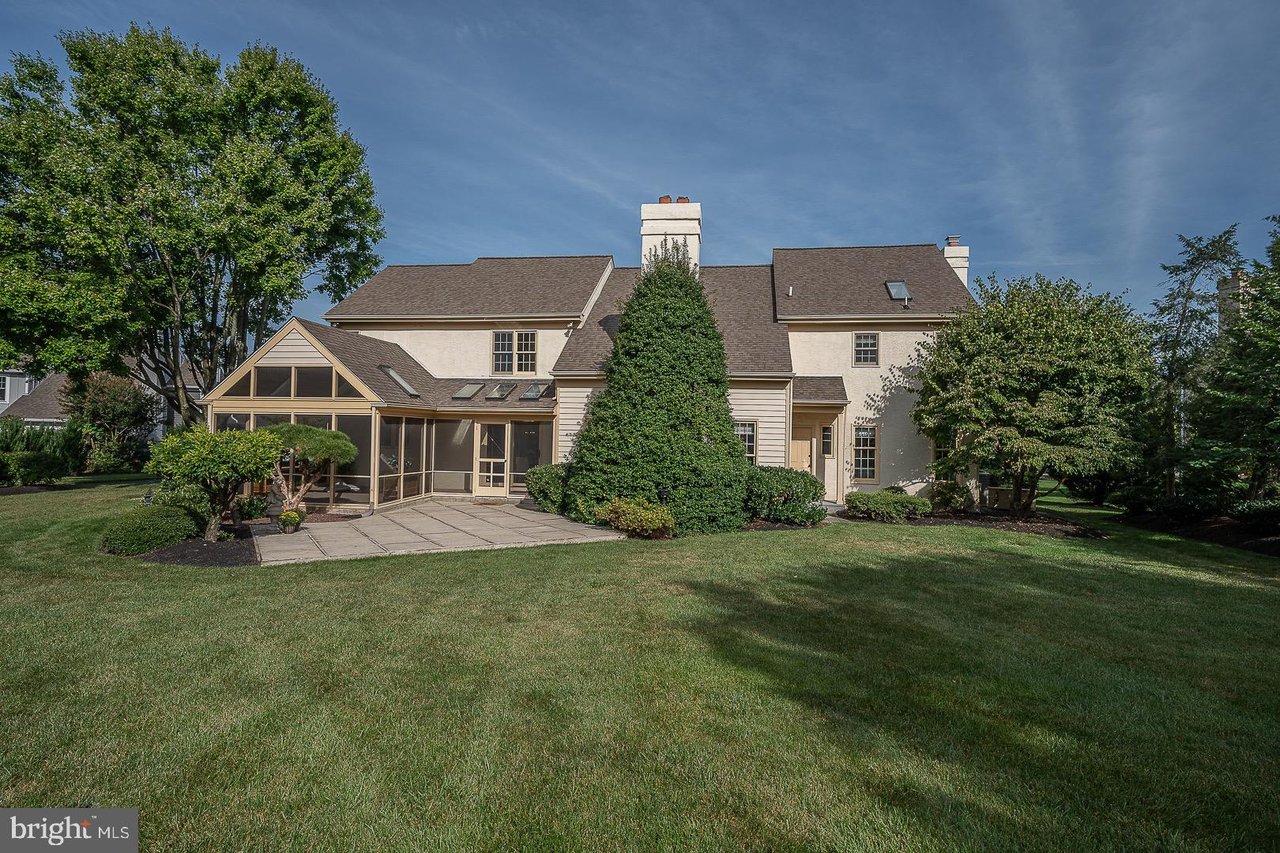 25 Autumn Hill Ln