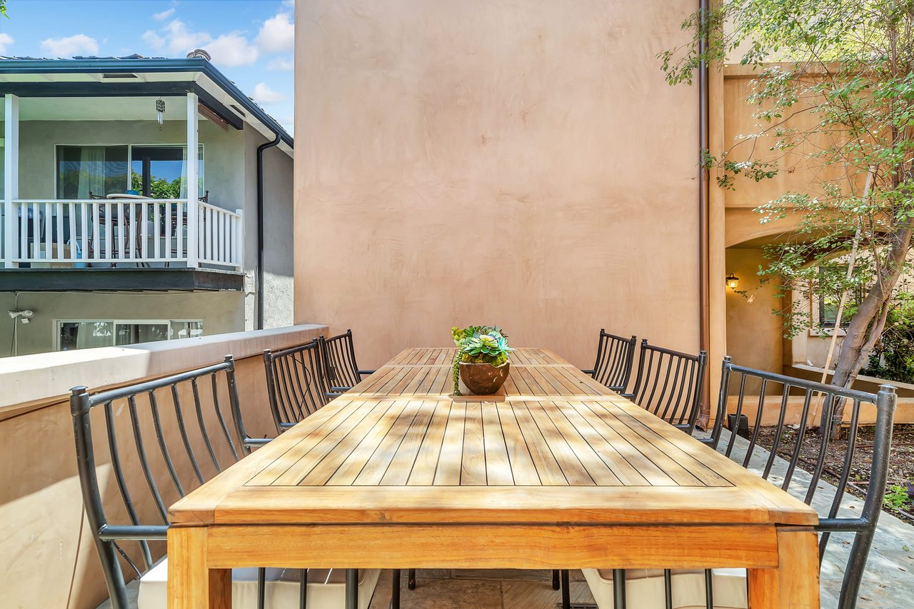 431 1/2 Dahlia Avenue