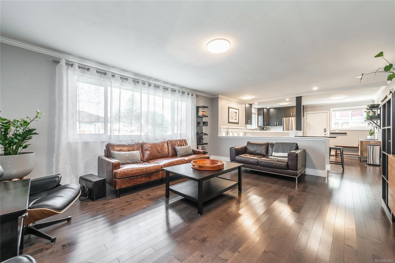 755 Connaught Rd