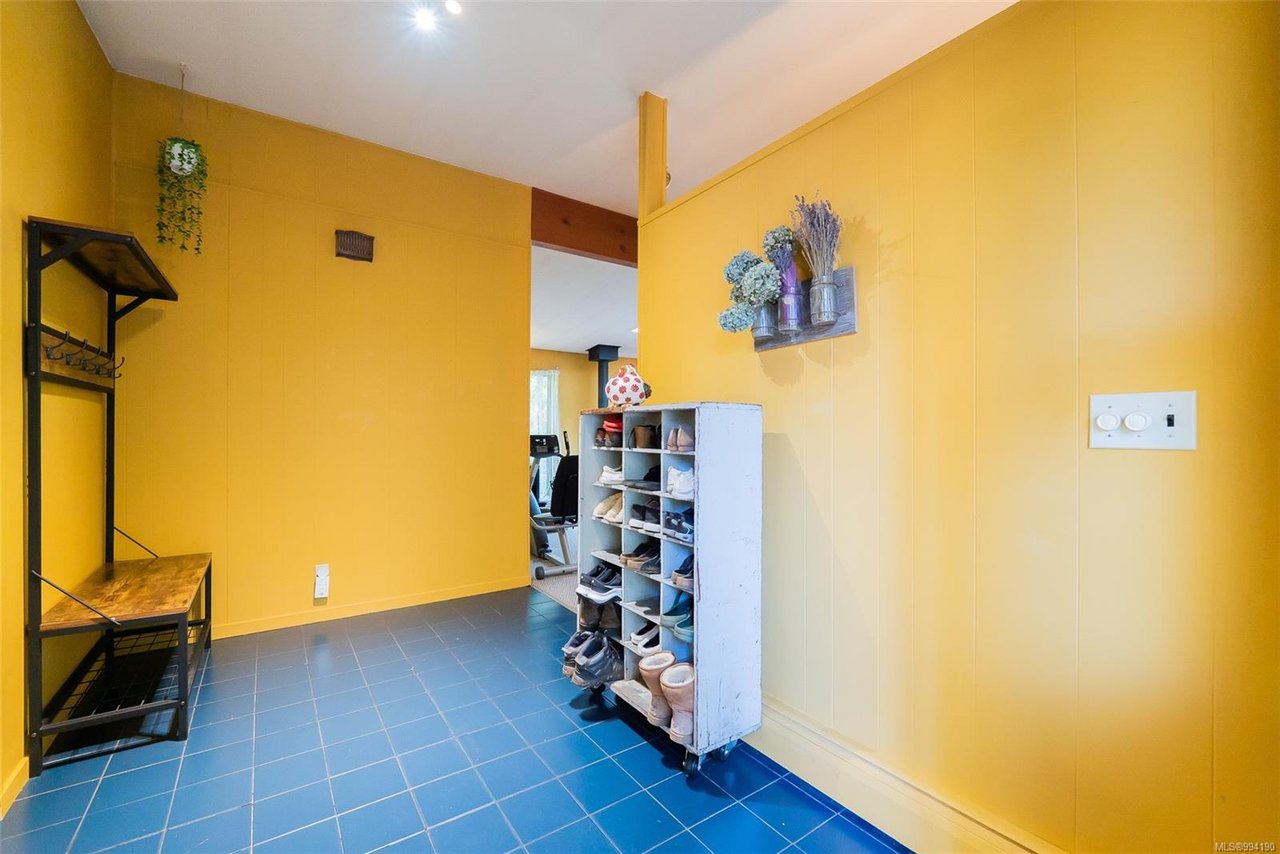 447 Berg Rd
