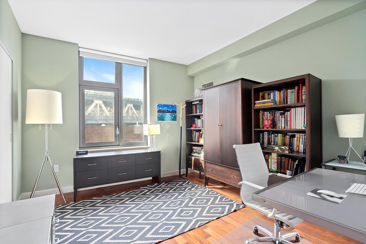 100 Jay St, #8A