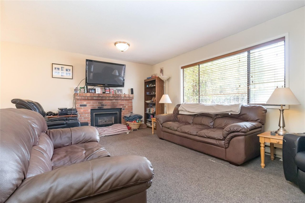 2838 Acacia Dr