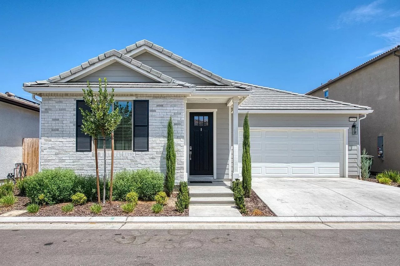 1290 E Via Ulivo Dr