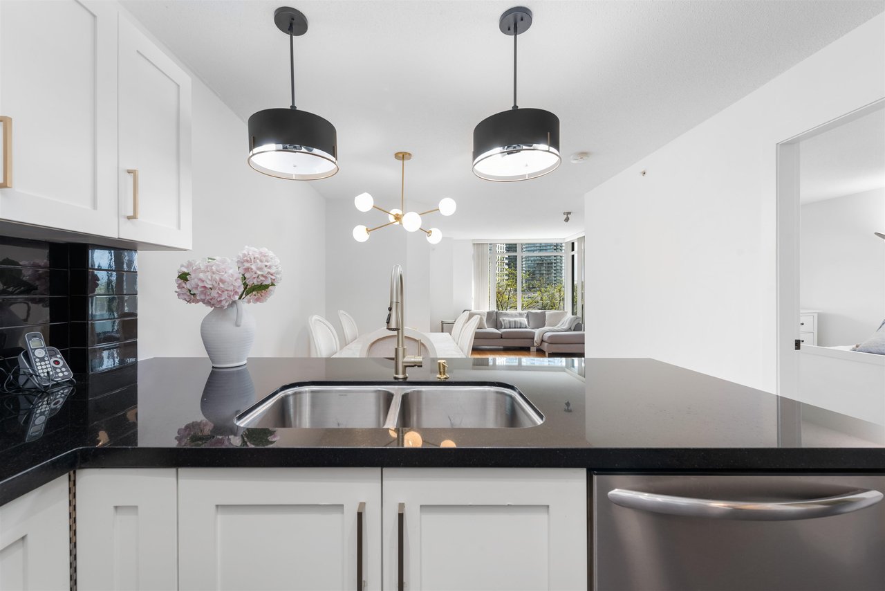 206-2133 Douglas Rd