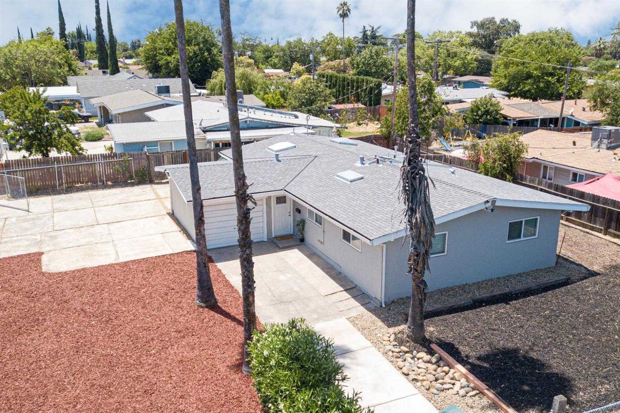 6401 Larchmont Drive