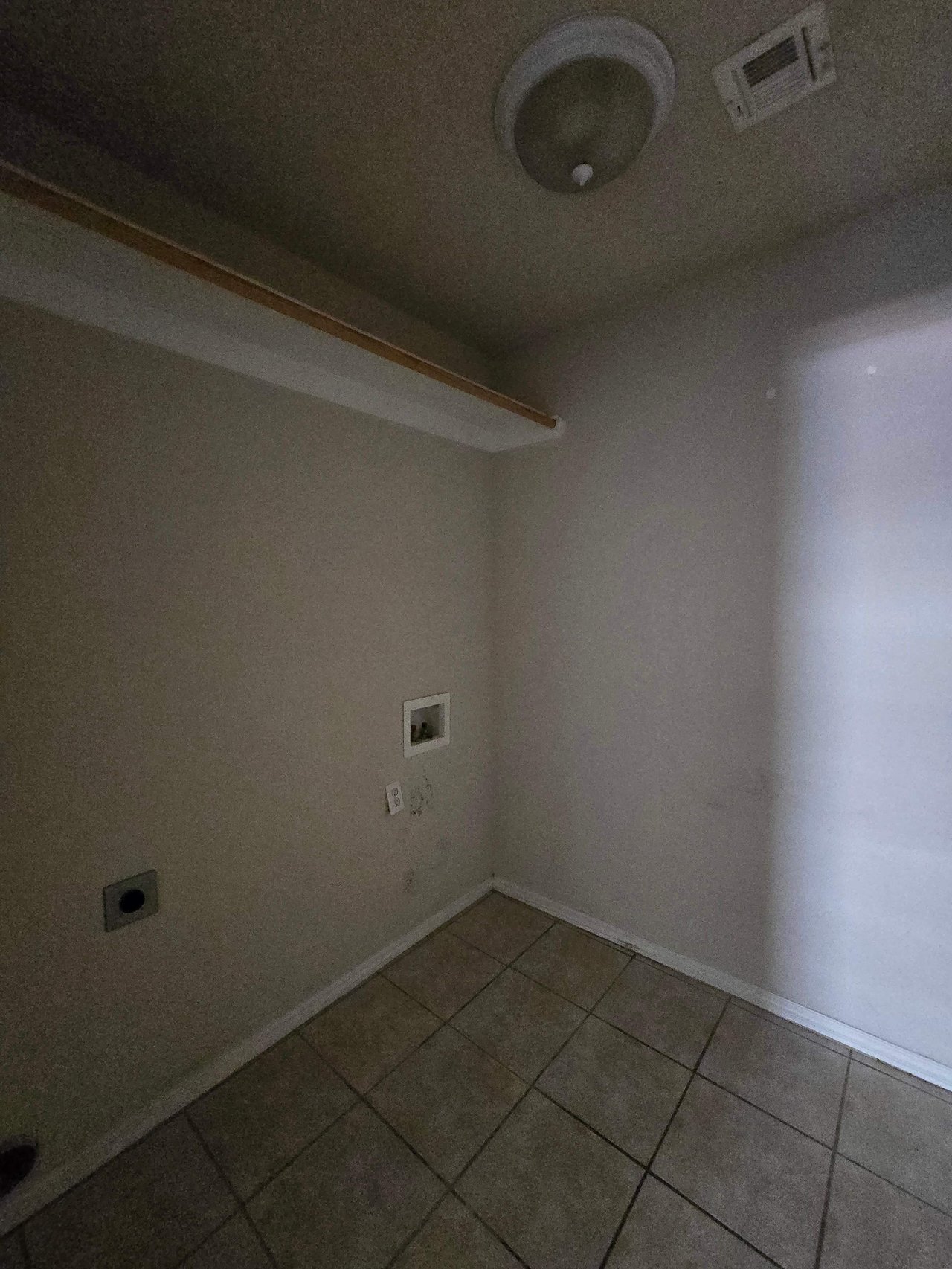 $500 toward first month's rent if leased by October! 1240 Kingston Road