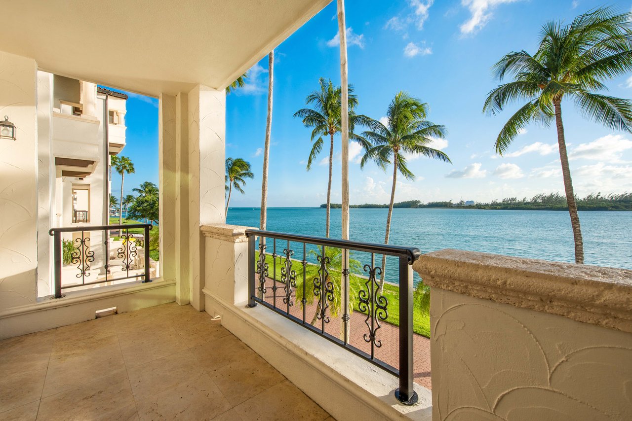 2426 FISHER ISLAND DR