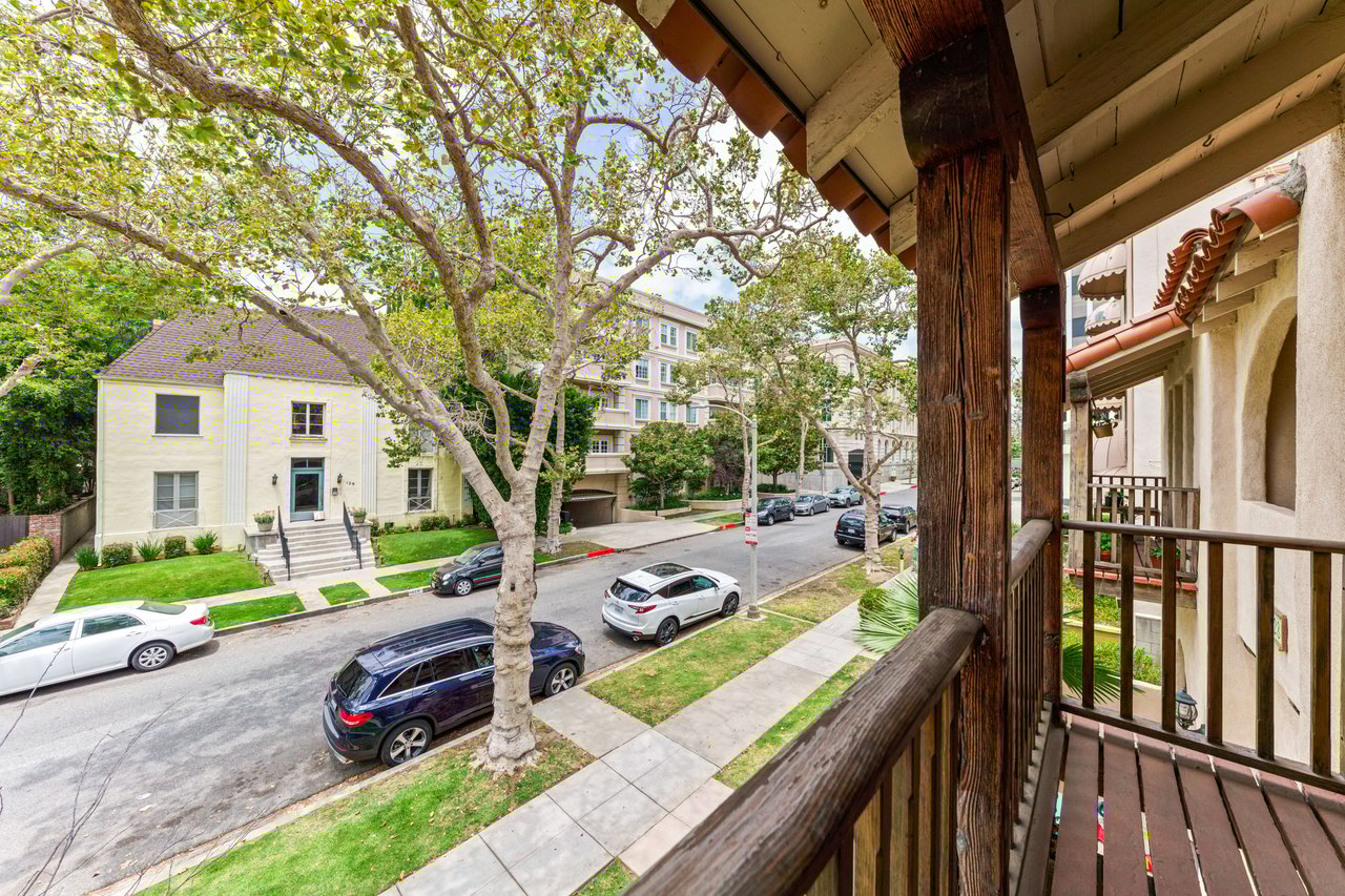 128 S Oakhurst Drive, Beverly Hills
