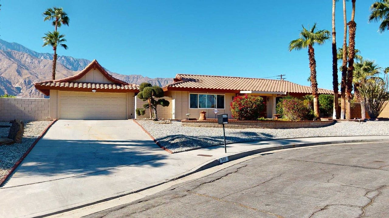 945 N Buttonwillow Cir