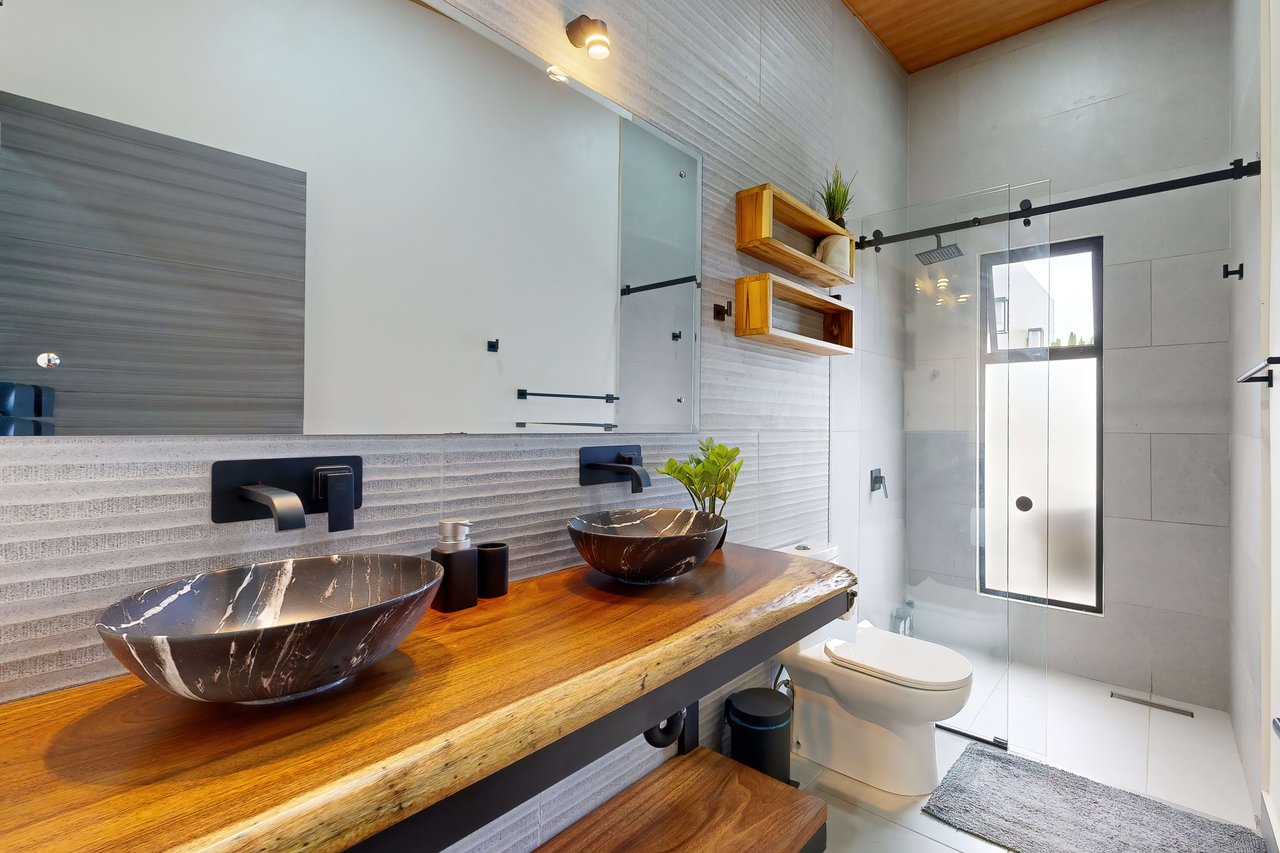 Casa Palma, Brand New Luxury 3 bedroom, 4 bathroom home with Amazing Sunset View in Quepos