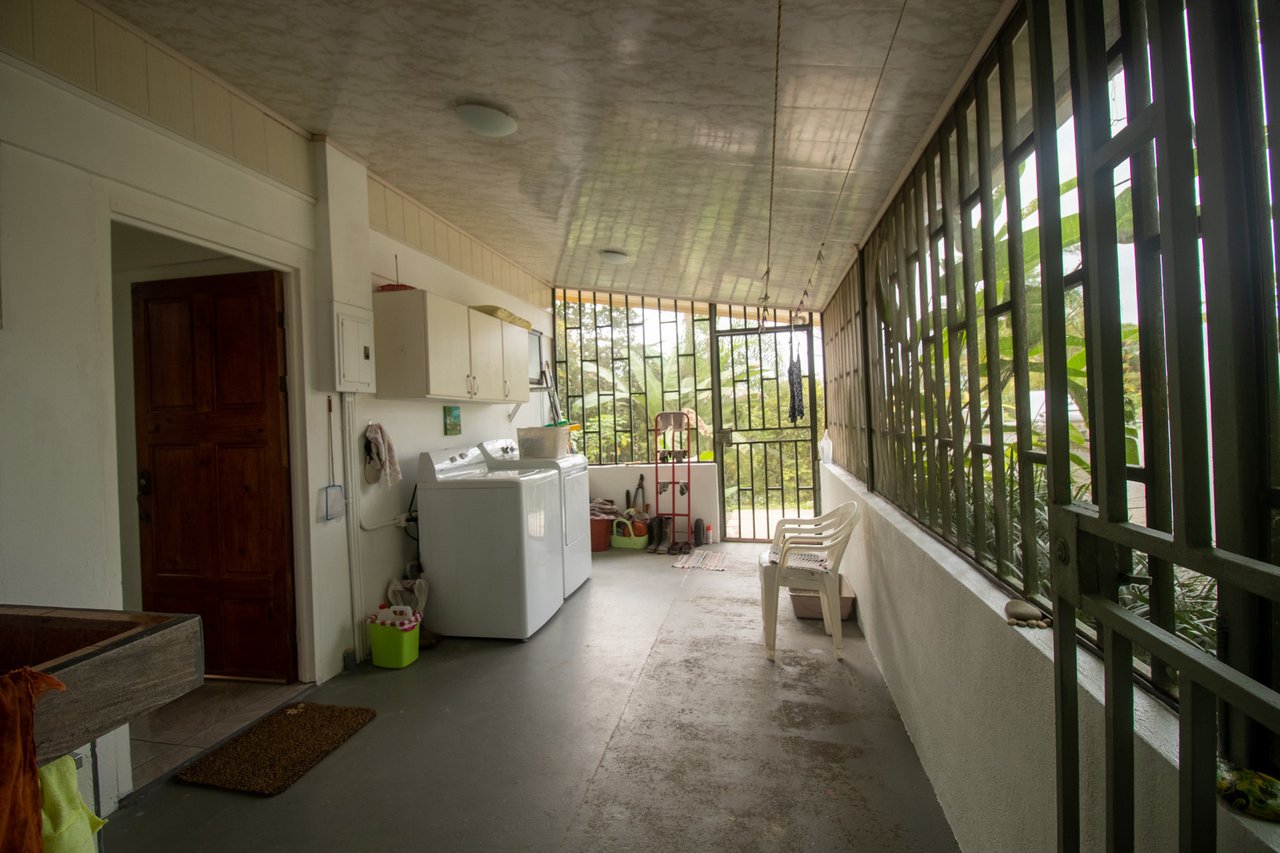 Mountain Home with Guest Cabin, Dominical, Puntarenas