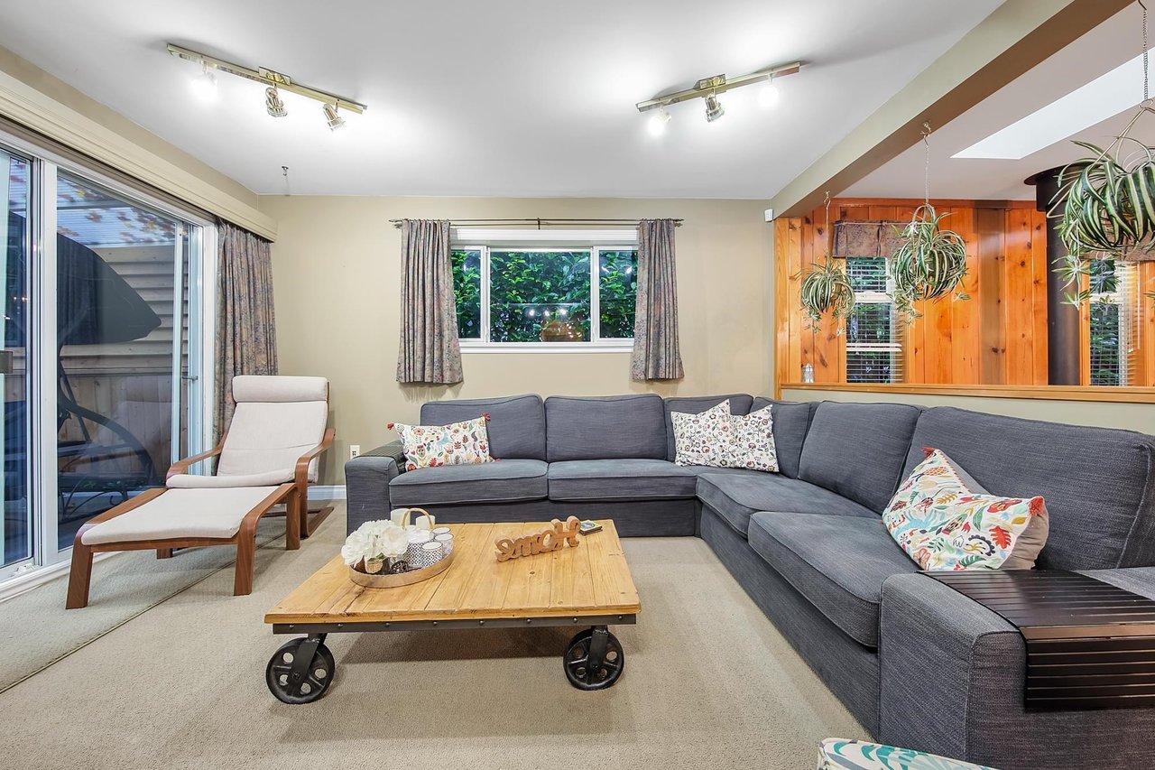 1650 Deep Cove Rd