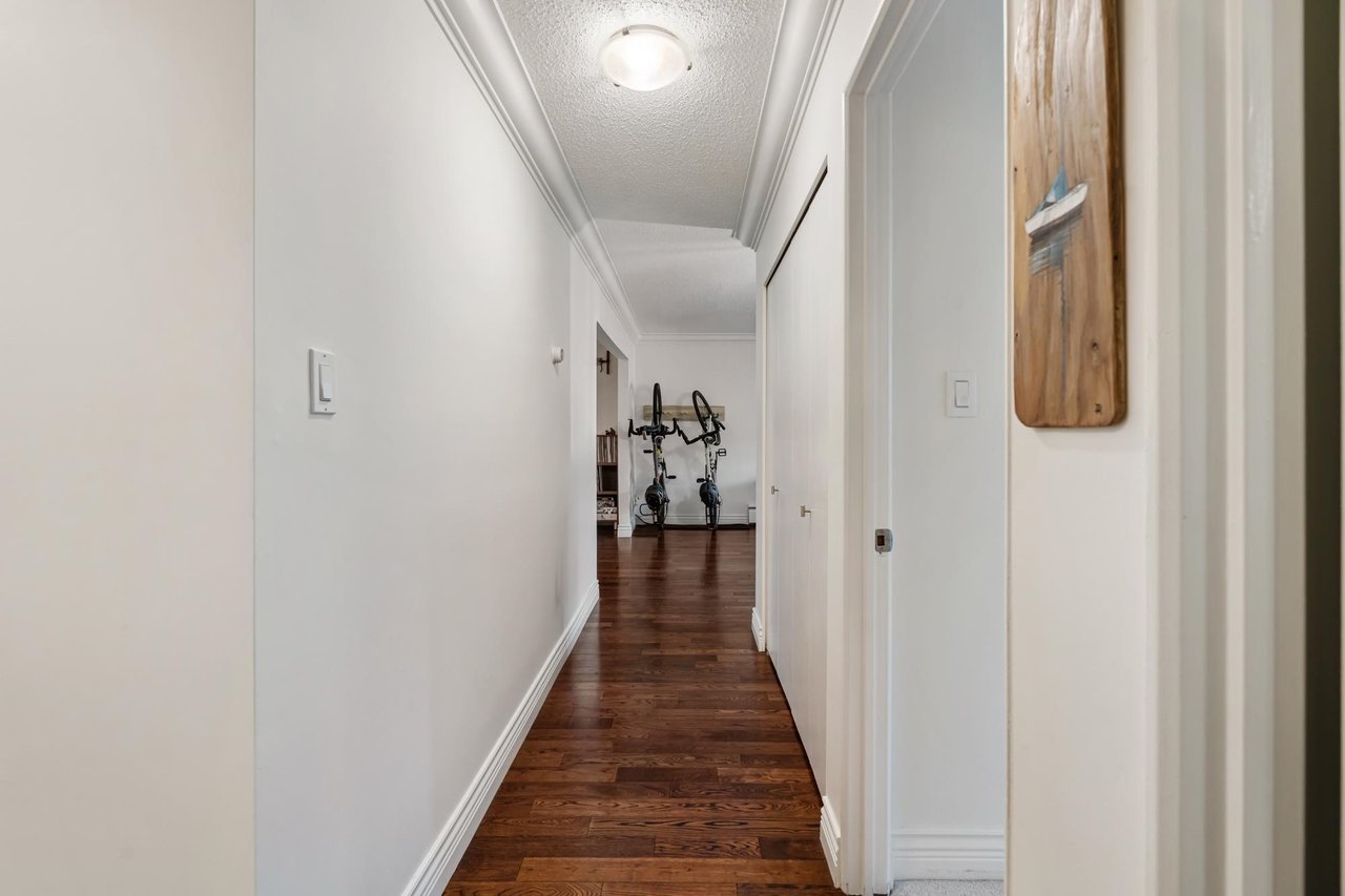208-150 E 5th St