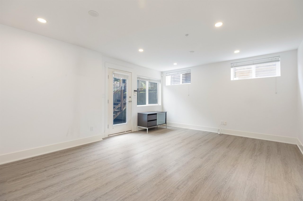 2128 Newport Ave