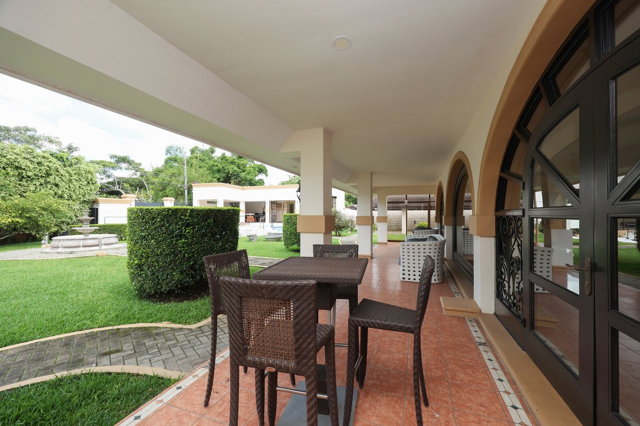 Luxury City Estate, Curridabat, San Jose