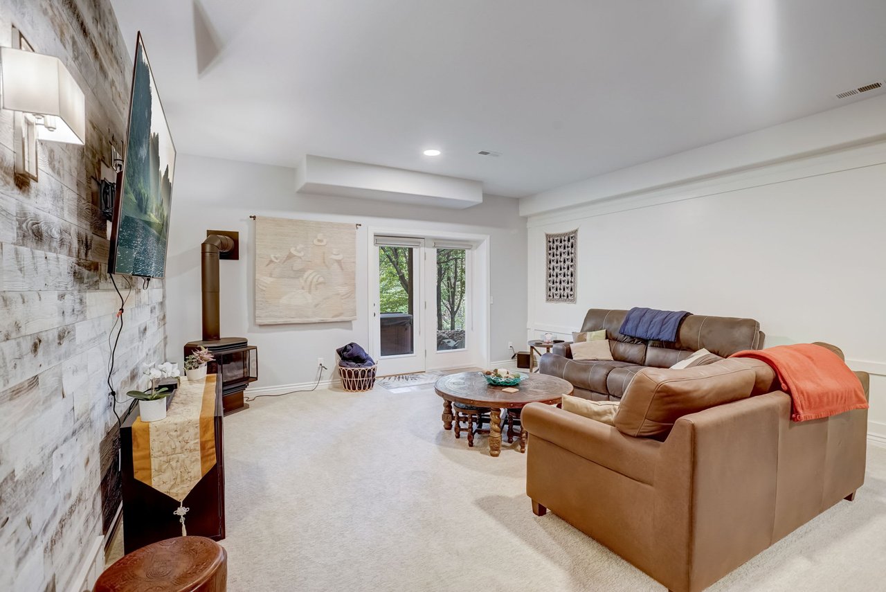1382 E Meadow Valley Dr