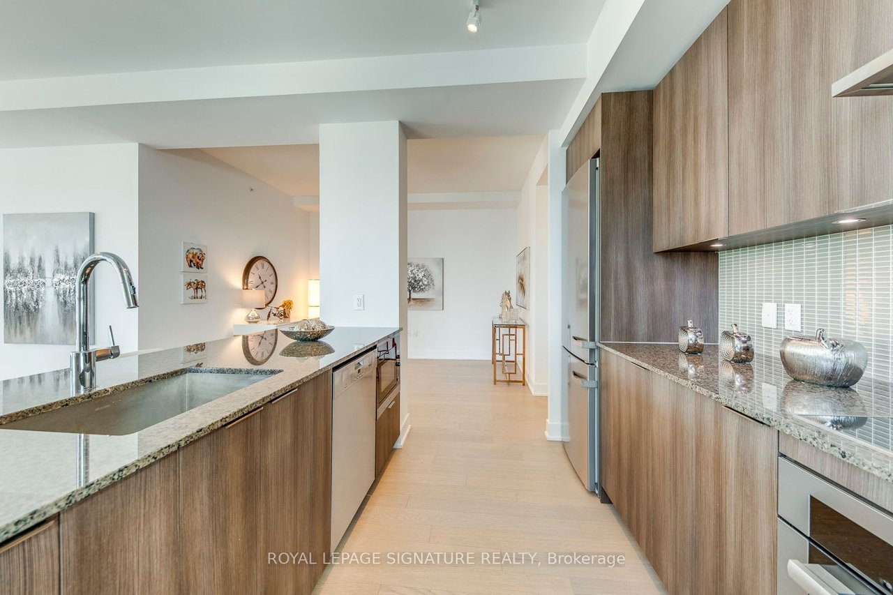 30 Shore Breeze Dr Unit: 819