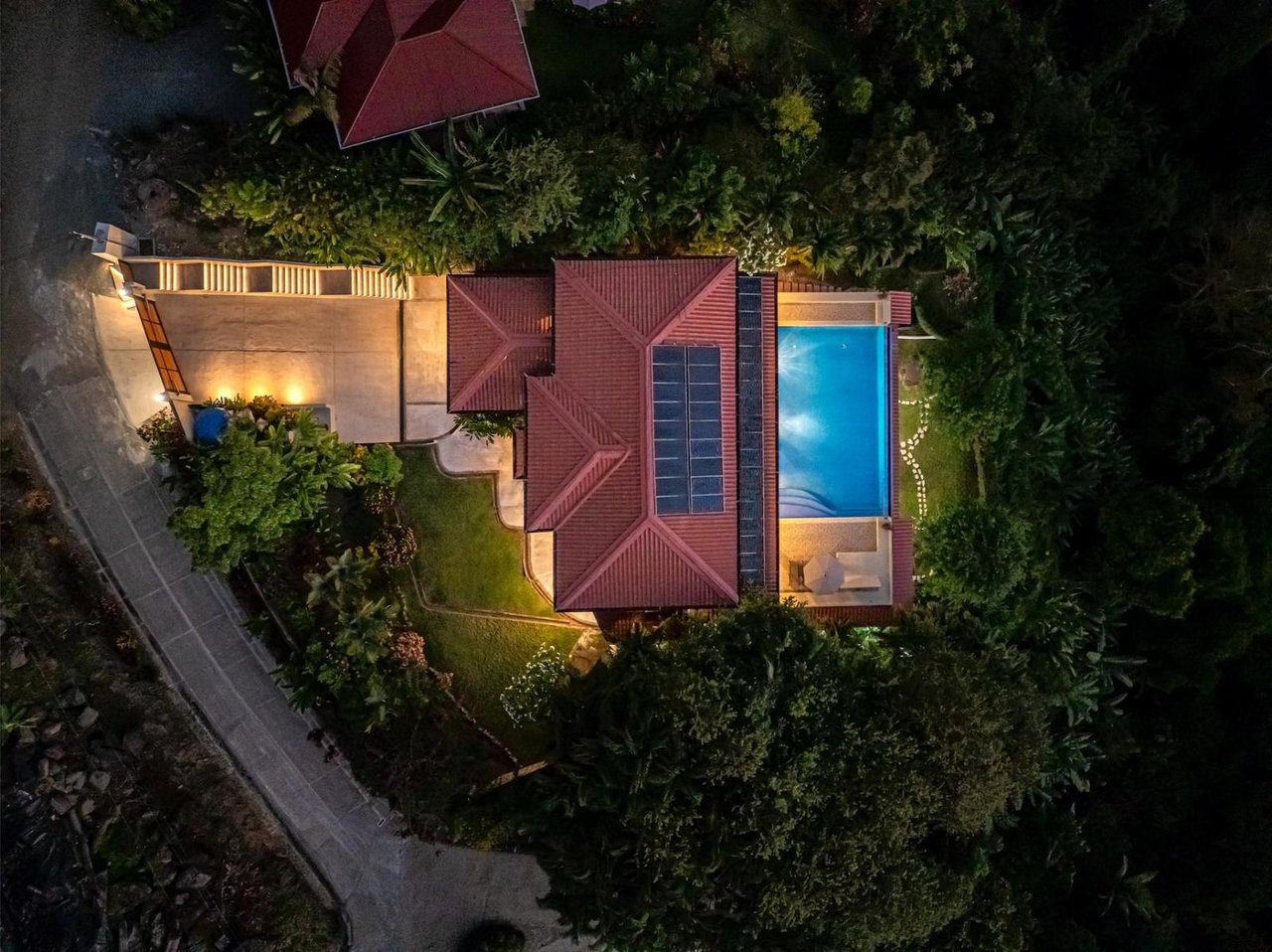 Colonial Oceanfront Rental Estate, Dominical, Puntarenas