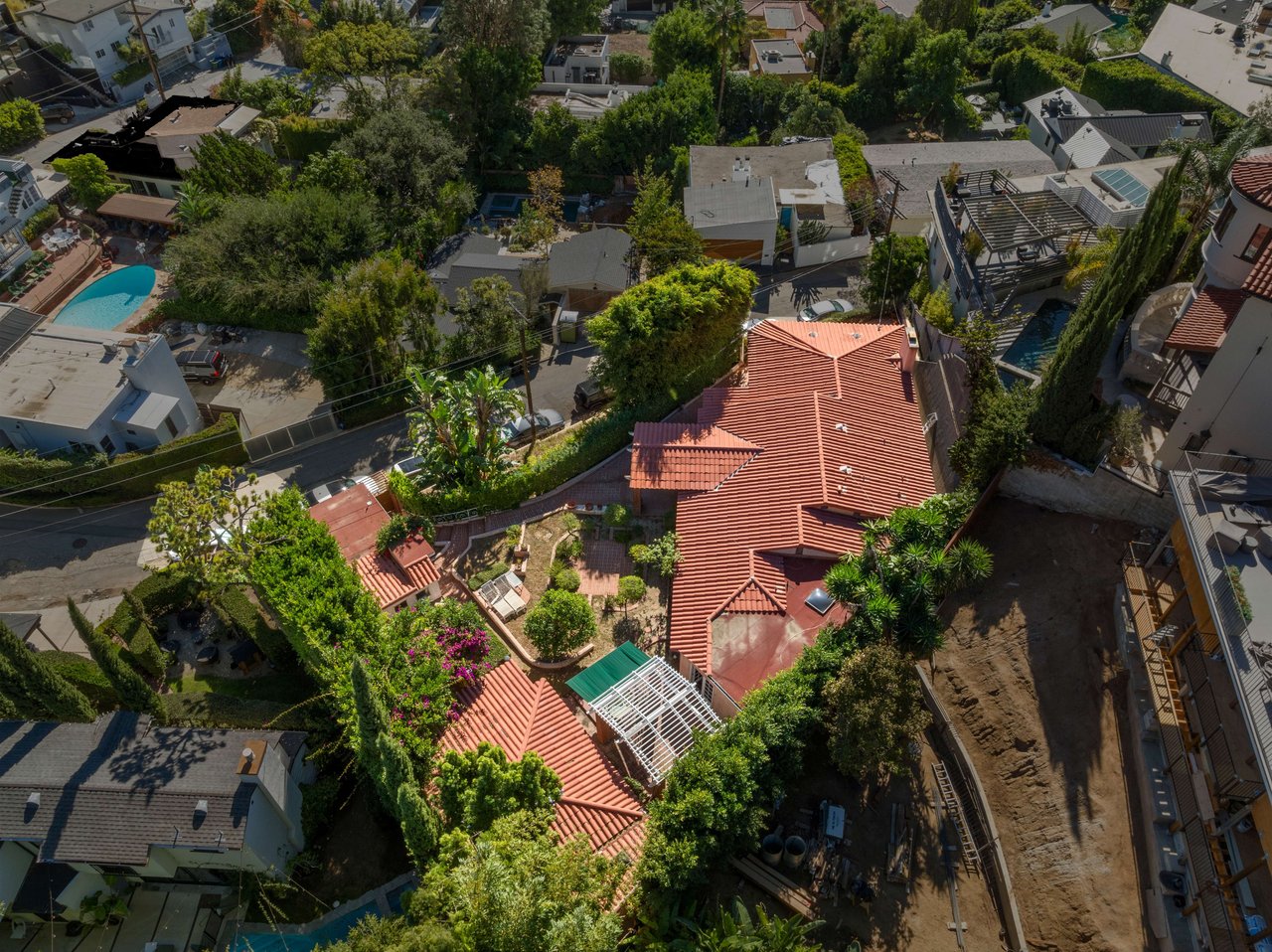 8819 Evanview Drive, Sunset Plaza