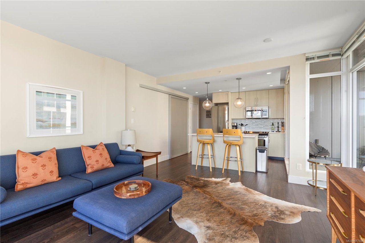 909-1090 Johnson St, Victoria