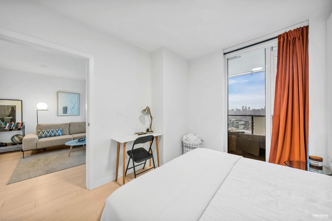 1212-285 E 10th Ave