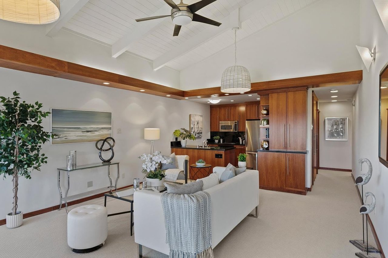 1 Surf Way APT 211
