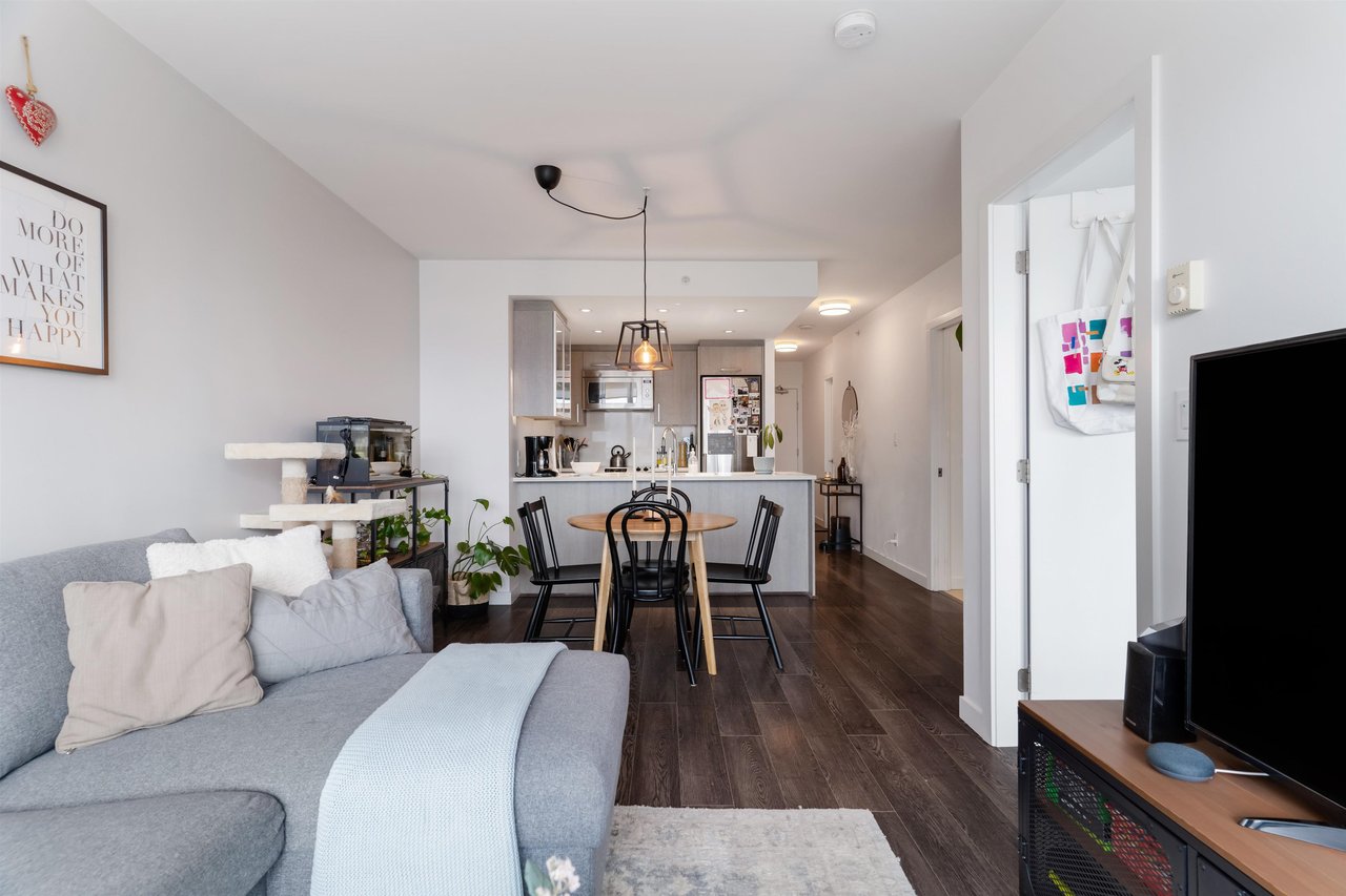 303-933 E Hastings St