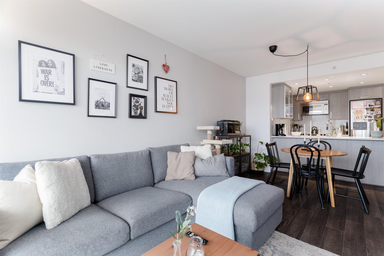 303-933 E Hastings St