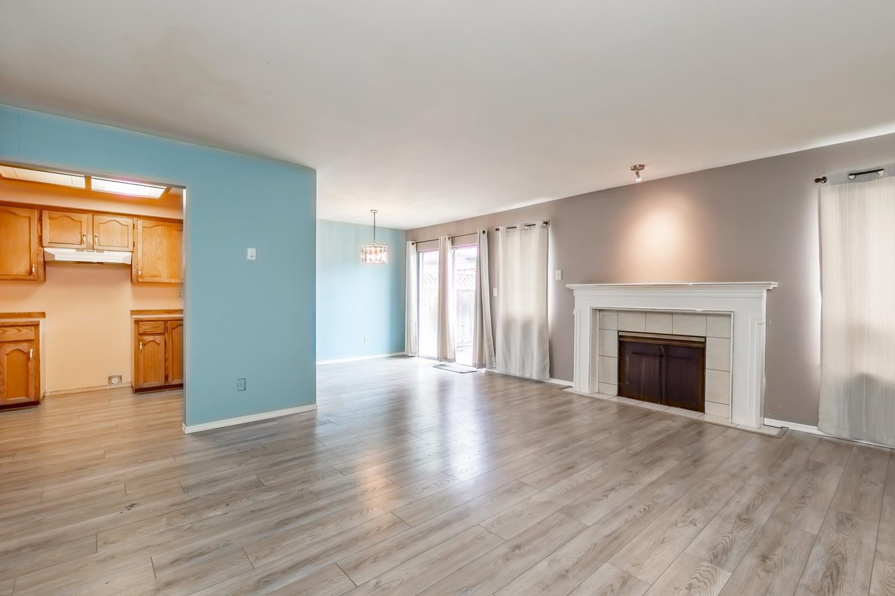10-32165 7th Ave