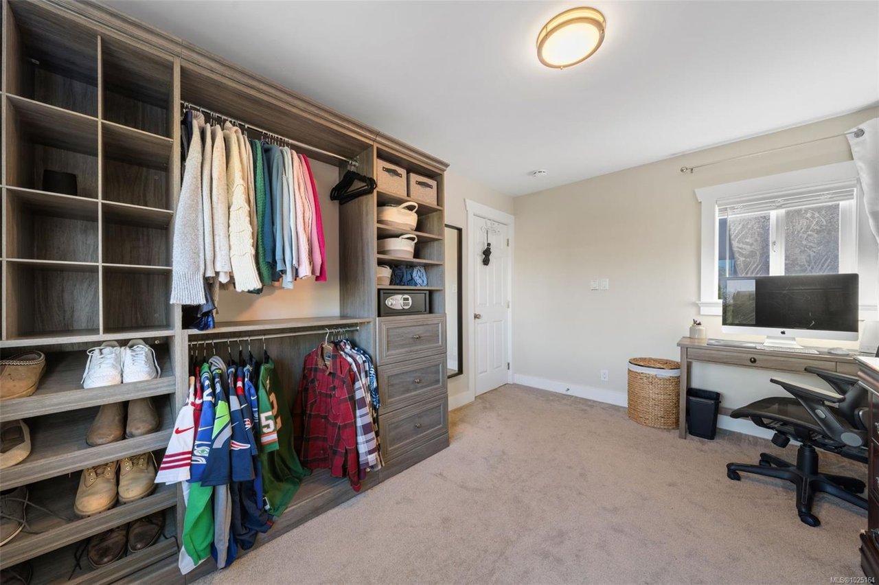 1123 Reynolds Rd, Saanich
