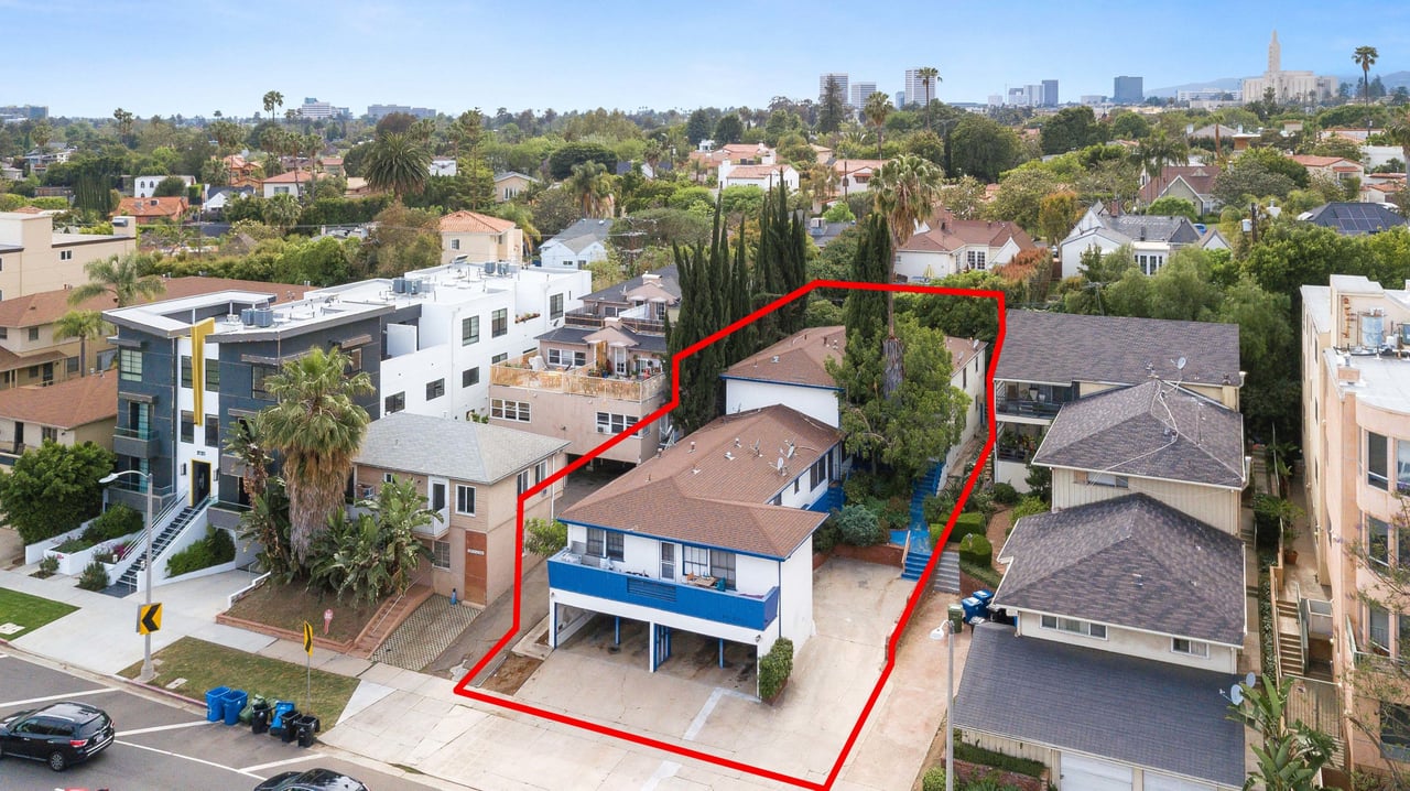 2121 S Beverly Glen