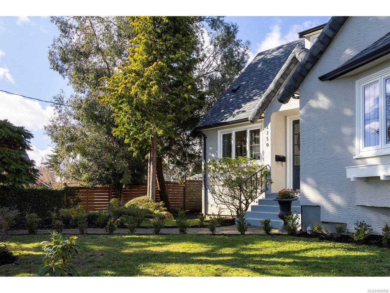 2350 Nottingham Rd, Oak Bay