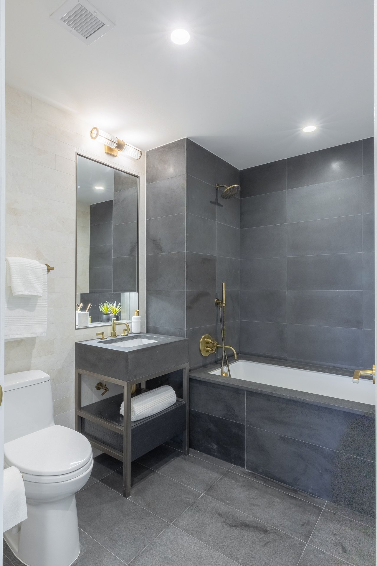 1399 Park Ave, Apt 20/21A