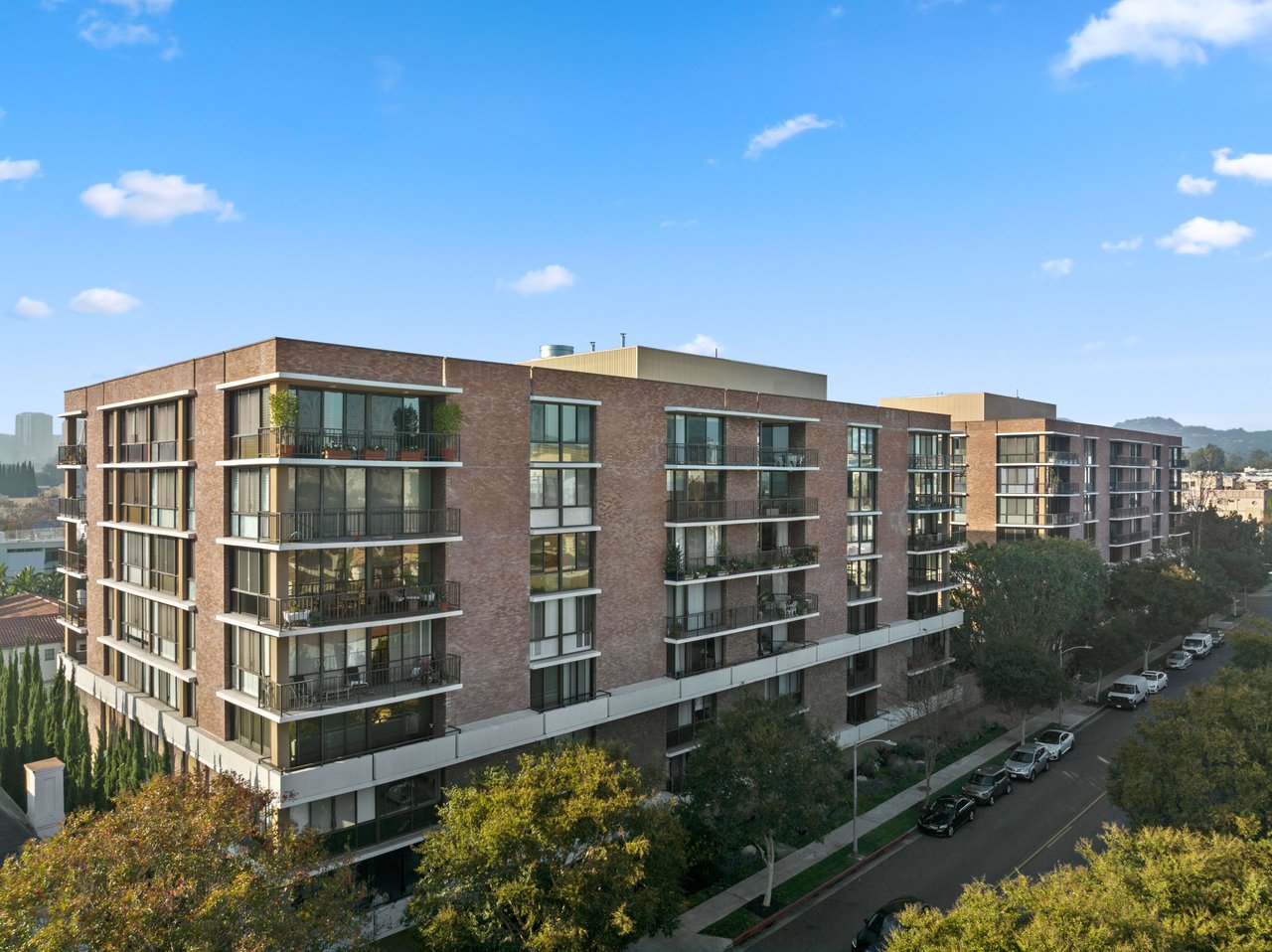211 S Spalding Dr #N202