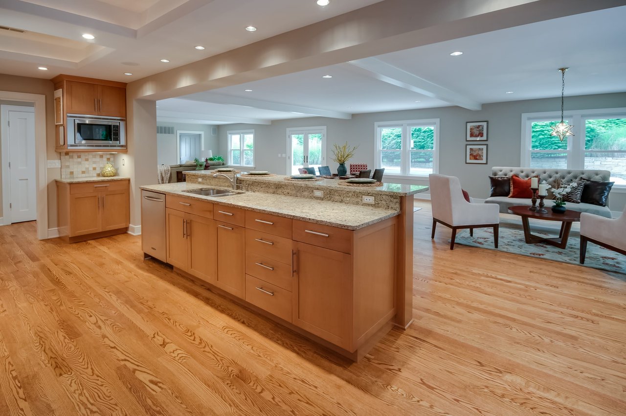 Sophisticated Ladue Ranch With Pool and Carriage House