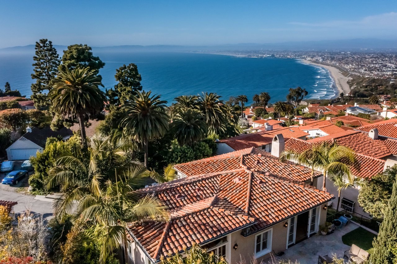 Stunning home with unobstructed Queen's Necklace views 