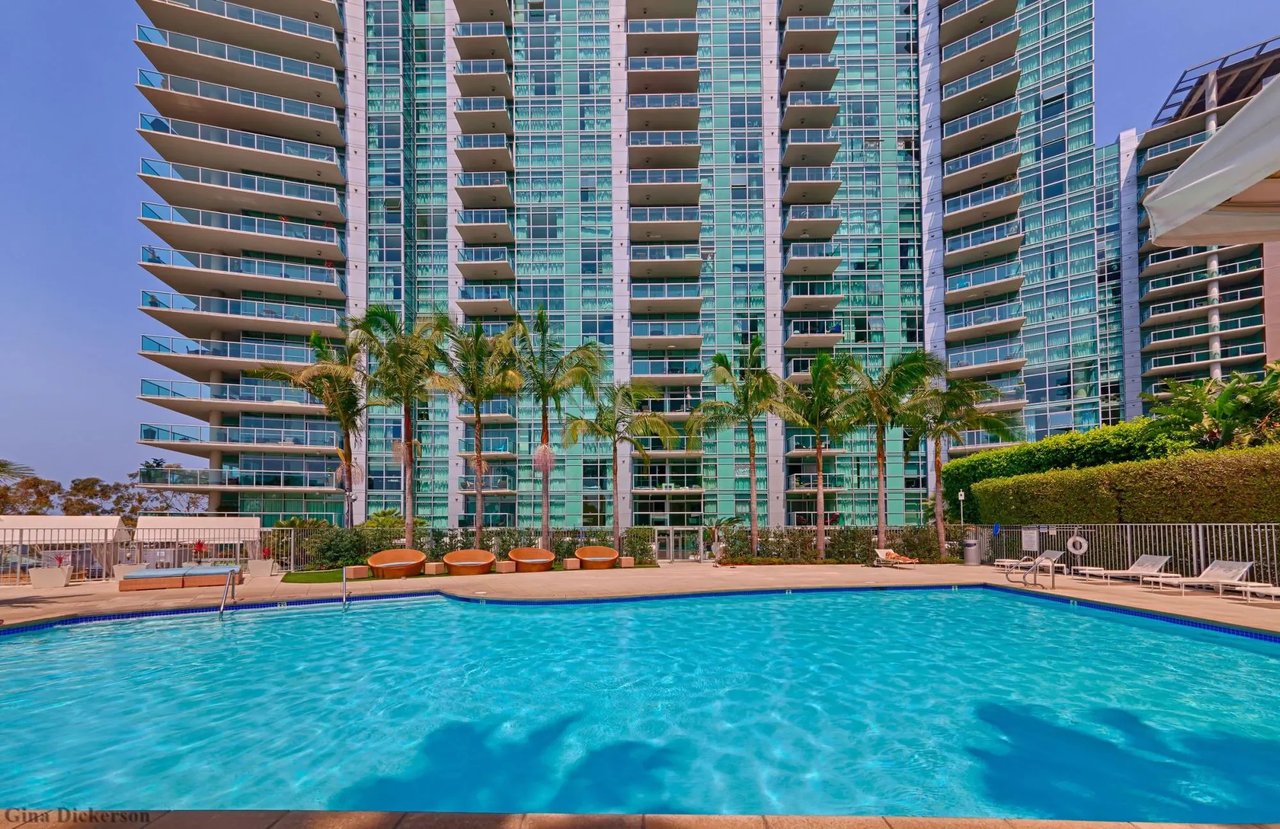 13700 Marina Pointe Dr, 317