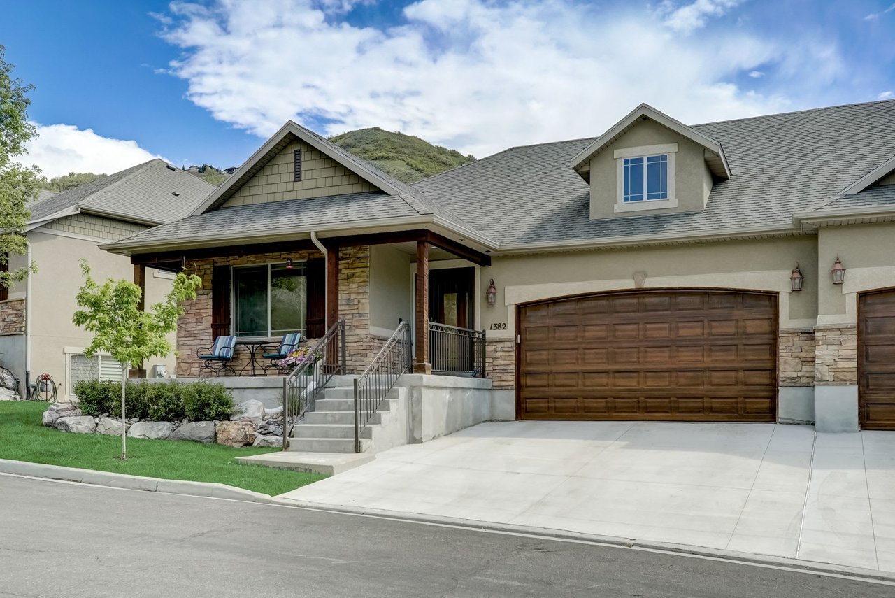1382 E Meadow Valley Dr