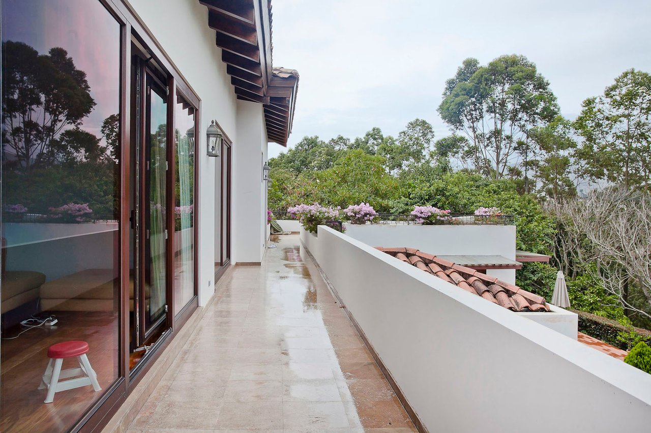 Grand Golf Course Luxury Estate, Curridabat, San Jose