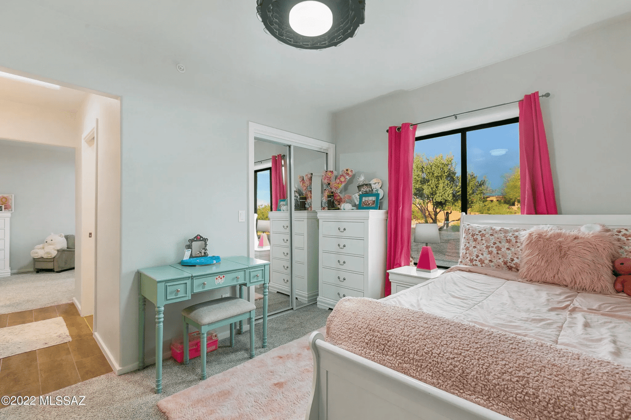 2236 W Owl Head Pl