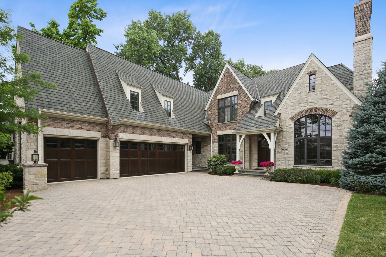 Chic & Elegant Home Near High School