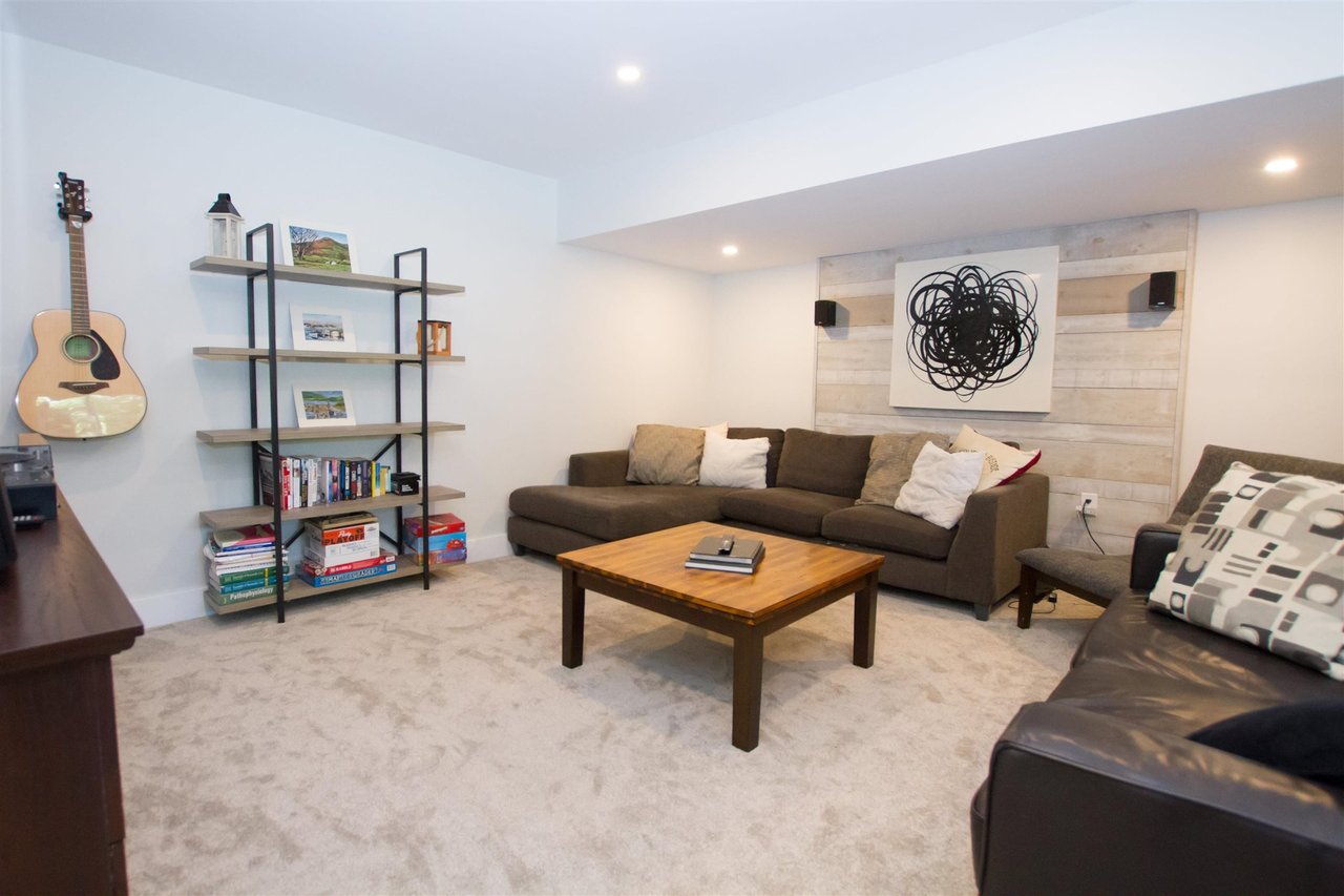 11-1800 Mamquam Rd