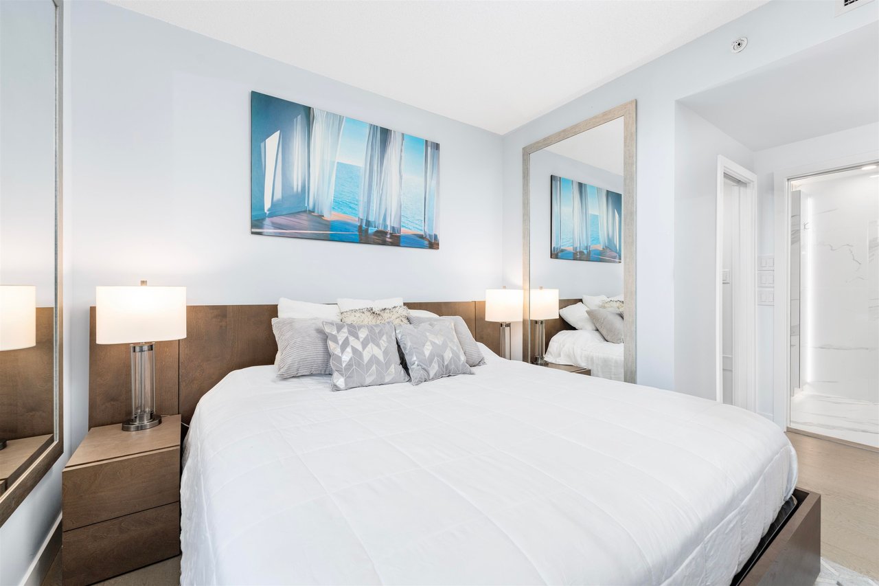 2205-638 Beach Cres