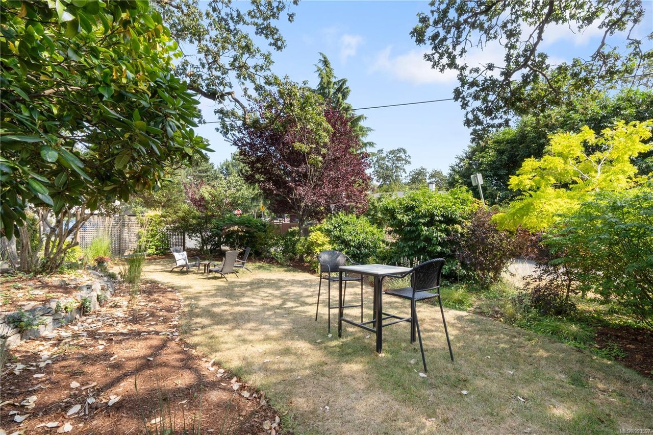 1080 San Marino Cres, Saanich