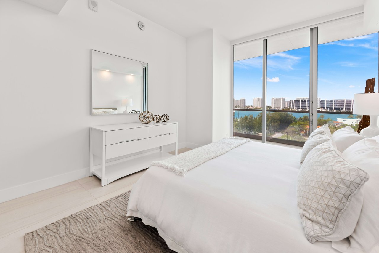 18501 Collins Ave Unit: 703