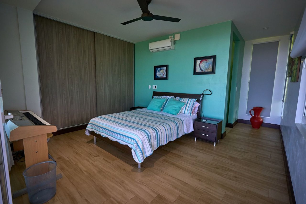Hilltop Luxury Heliport Estate, Jaco, Puntarenas