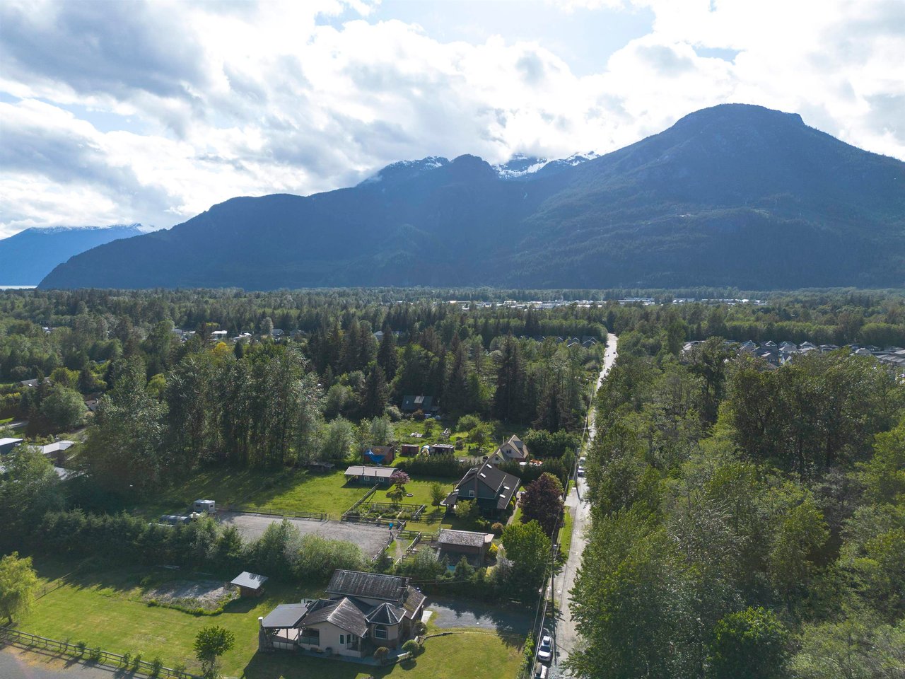 10-1050 Finch Dr