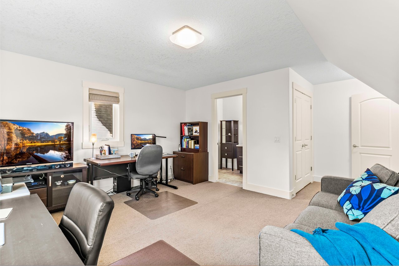 19 Tom Hoppe Mews SW